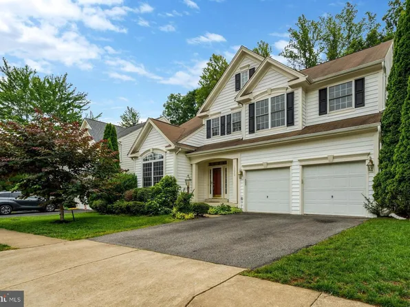 13040 Pilgrims Inn Dr, Woodbridge, VA 22193