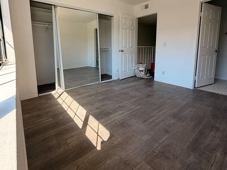 11127 La Maida St #23 — Photo 8