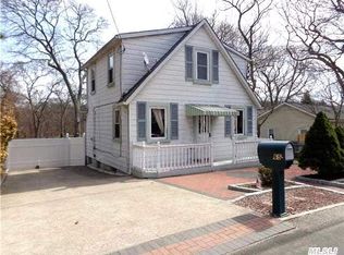 65 Highview Dr, Selden, NY 11784