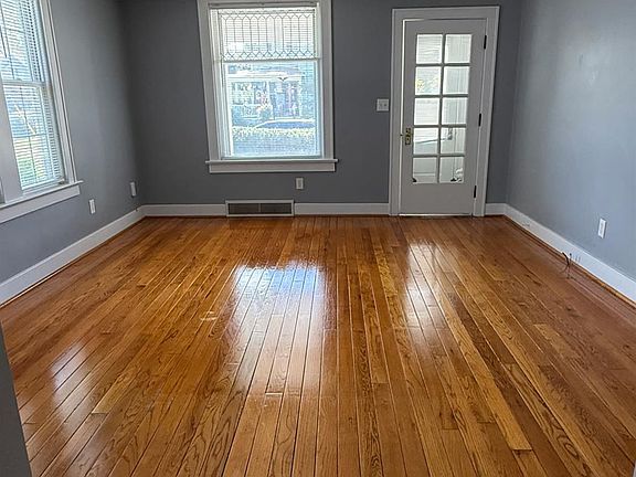 2nd image of 811 Osborne St