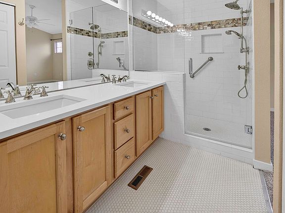 5th image of 692 Beauprez Ave