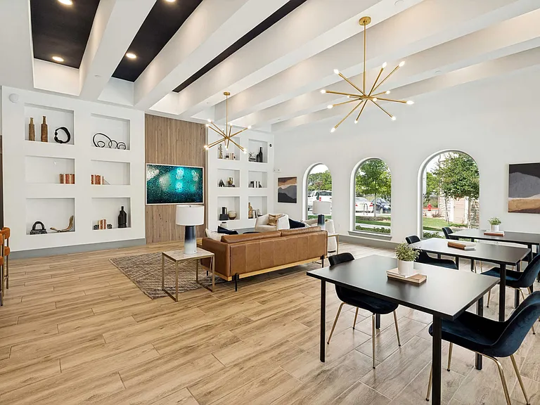 Palladium Crestway — Photo 27