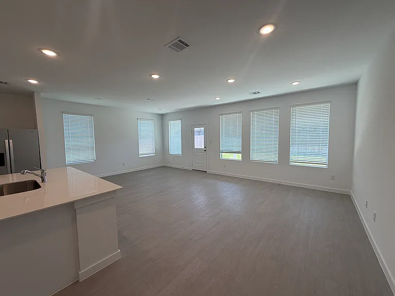 8908 San Carlos — Photo 10
