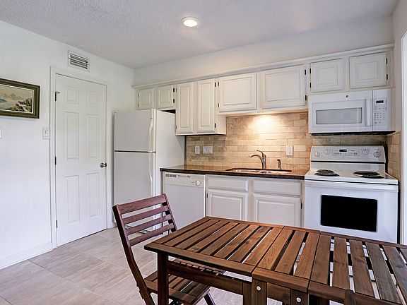 4th image of 1311 Antoine Dr APT 132