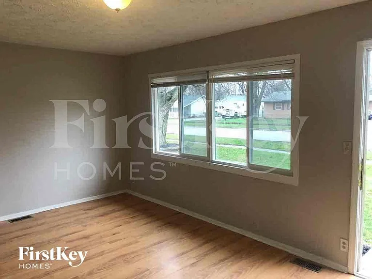 5050 Patricia St — Photo 2