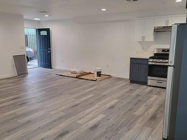 10116 S Broadway — Photo 3