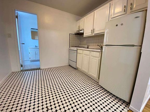 3rd image of 247 Columbia St #3