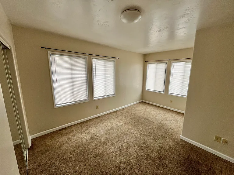 10860 Seymour St — Photo 3