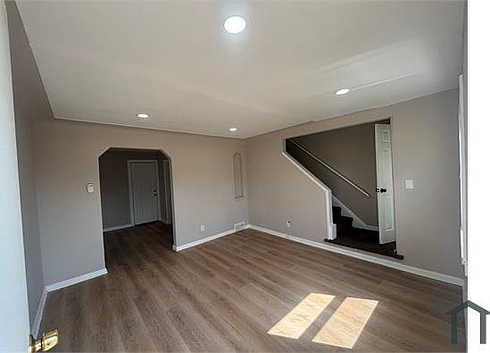 5th image of 16128 Dexter Ave