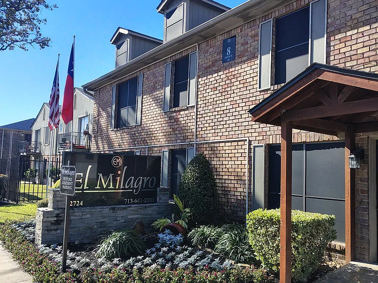 El Milagro Apartments — Photo 7