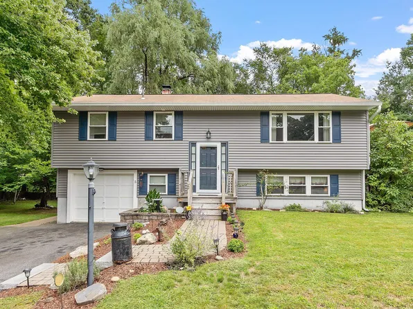 5 Edgewood Street, Derry, NH 03038