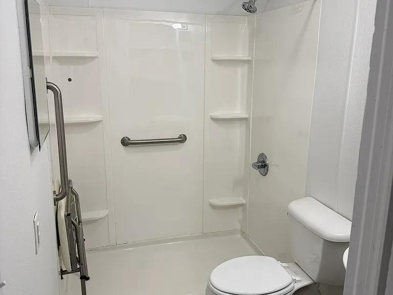 422 Wellington Ave — Photo 9