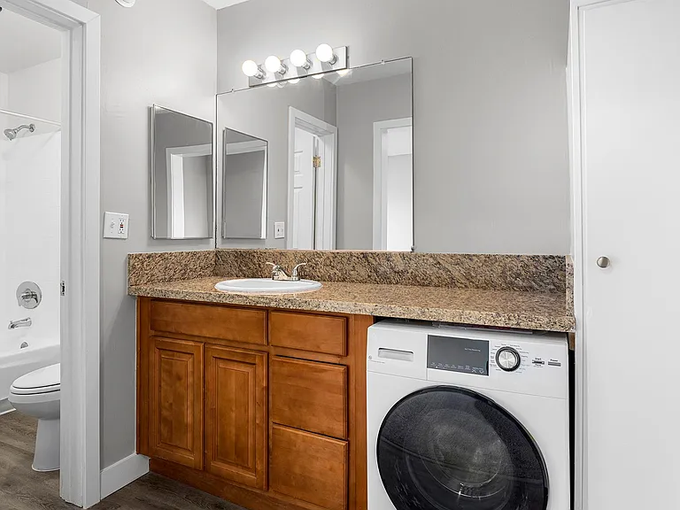 Riverside Villa Apartments — Photo 15