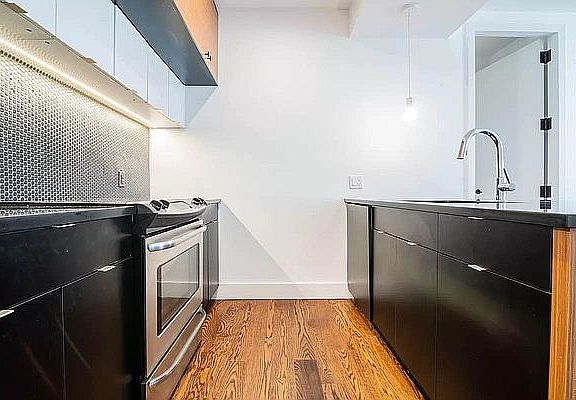 2nd image of 192 Hawthorne St #3AA