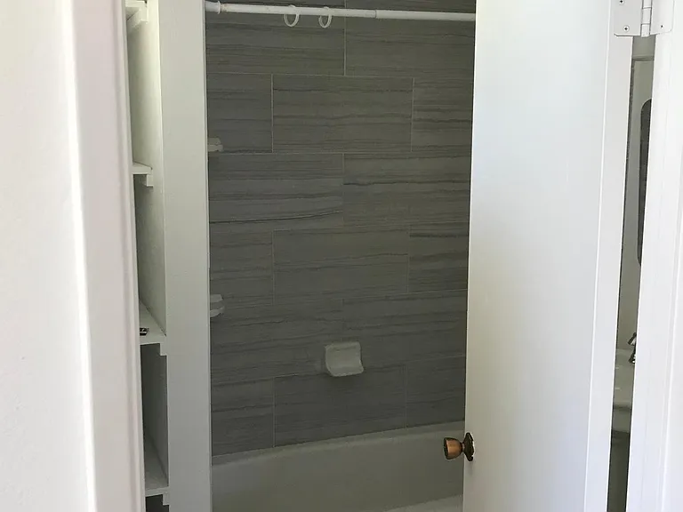 Master Bathroom (hard to get a good picture)
