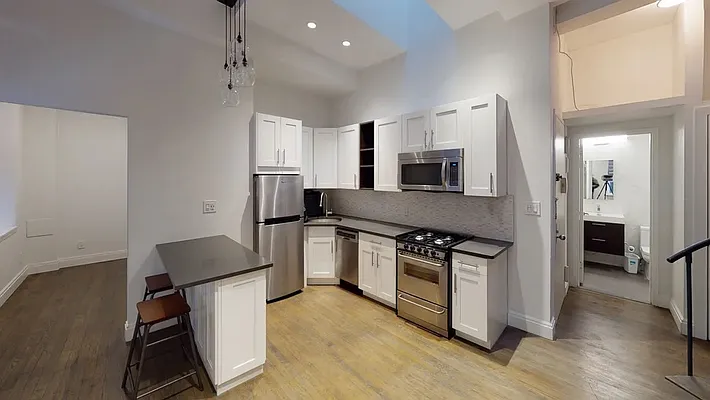 Rented by W Brothers Brokerage LLC | media 1