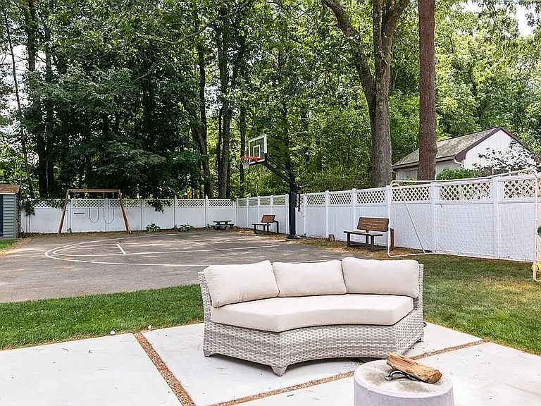 2 Hazelwood Dr — Photo 26