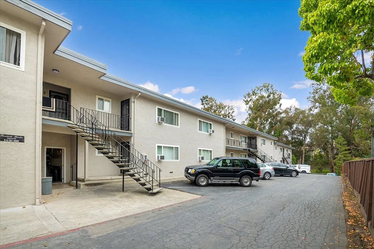2 bed, 800 sqft, $2,450 — Photo 3