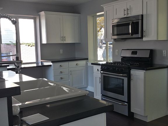4th image of 1001 E Hillview Dr