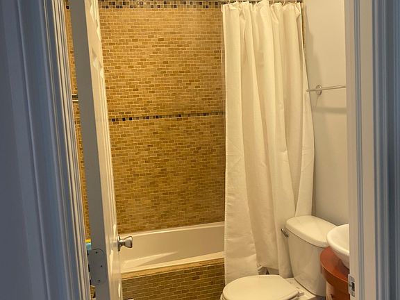 3rd image of 3216 W Fullerton Ave APT 2