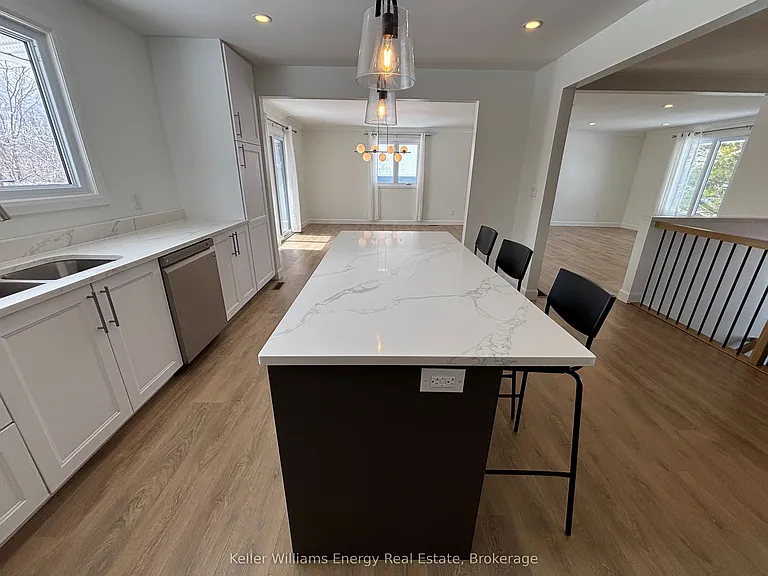 497 Wellington Main St — Photo 10