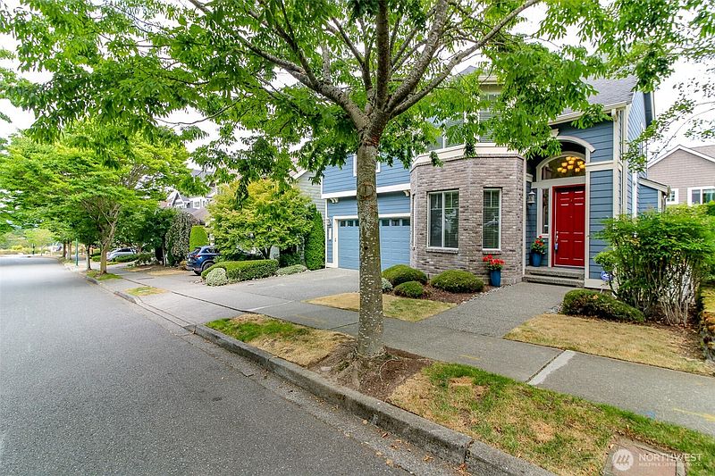 3rd image of 2972 NE Marquette Way