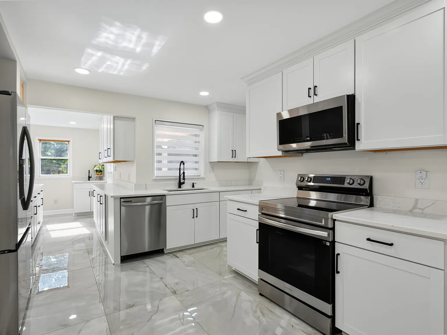 4 bed, 2233 sqft, $3,950 — Photo 2