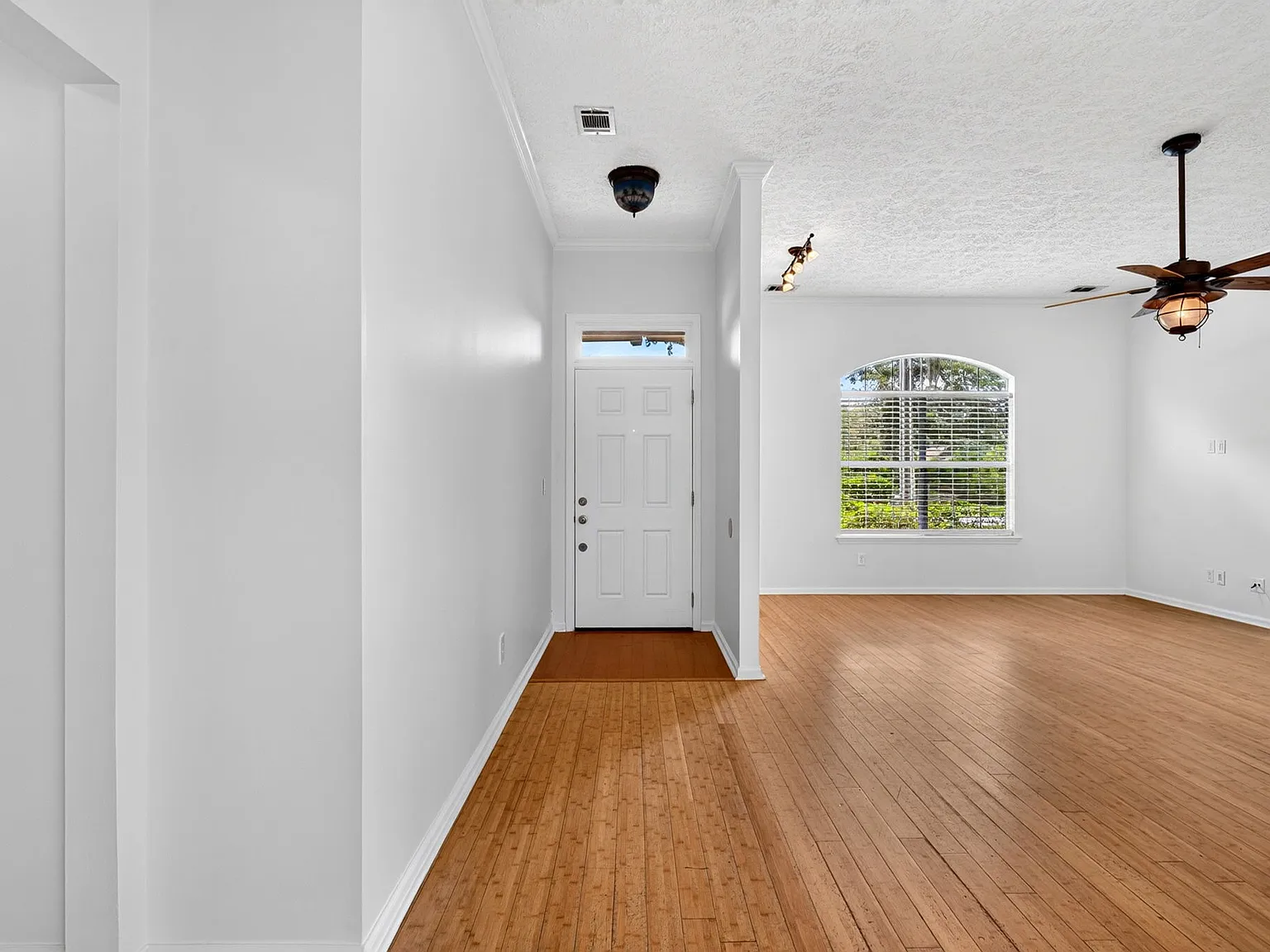 3 bed, 1800 sqft, $2,650 — Photo 3