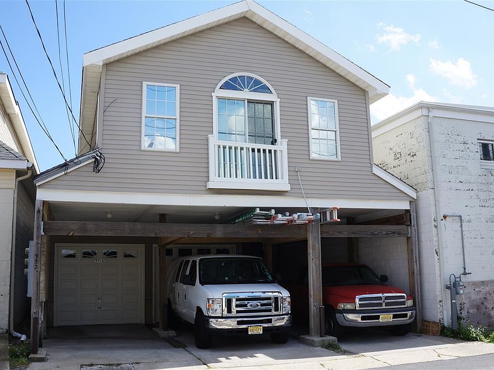 1st image of 952B Asbury Ave #2