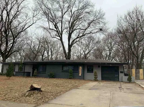 7642 Hemlock St, Overland Park, KS 66204