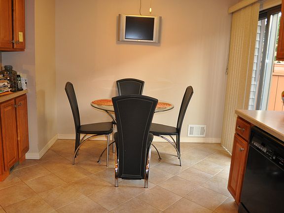 5th image of 24 Schubert St