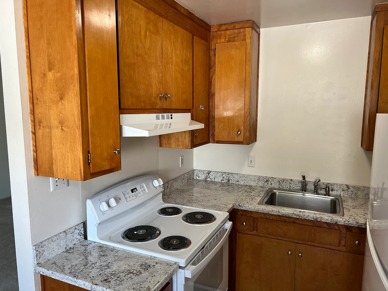 2 bed, 800 sqft, $2,200 — Photo 3