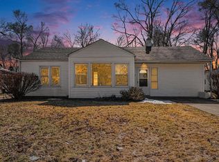 122 E Willow Dr, South Bend, IN 46637