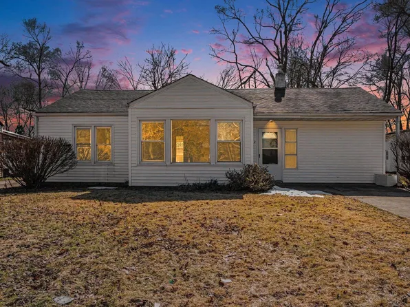 122 E Willow Dr, South Bend, IN 46637