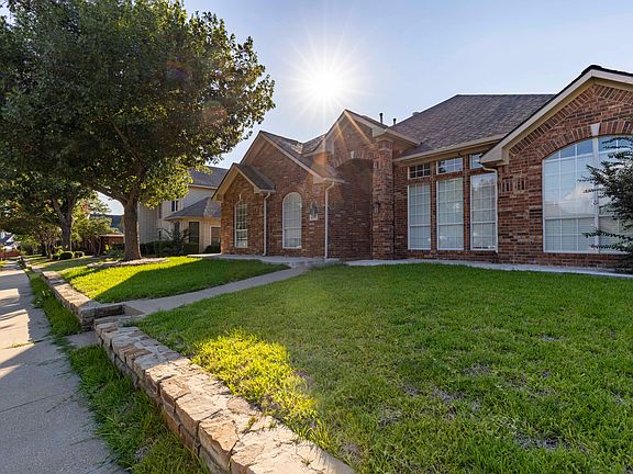 3rd image of 2701 Chinkapin Ln