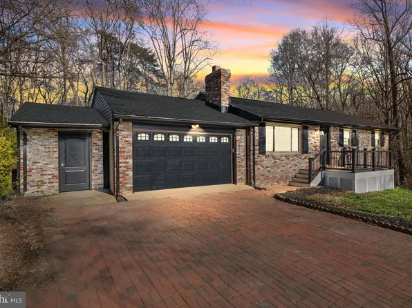 96 Sandy Ridge Rd, Fredericksburg, VA 22405