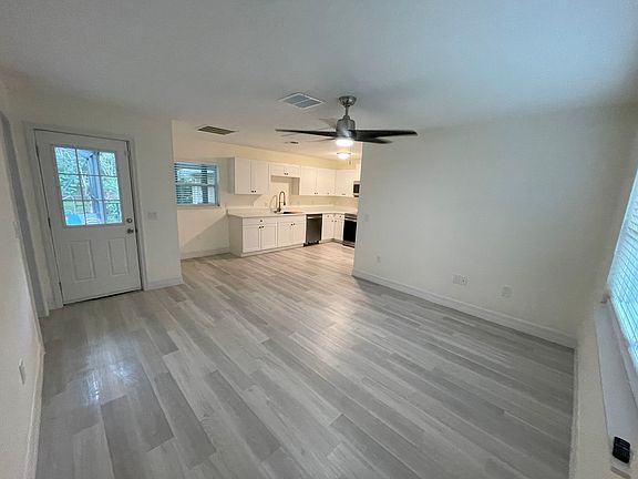 5th image of 1129 SE 32nd Ave #B