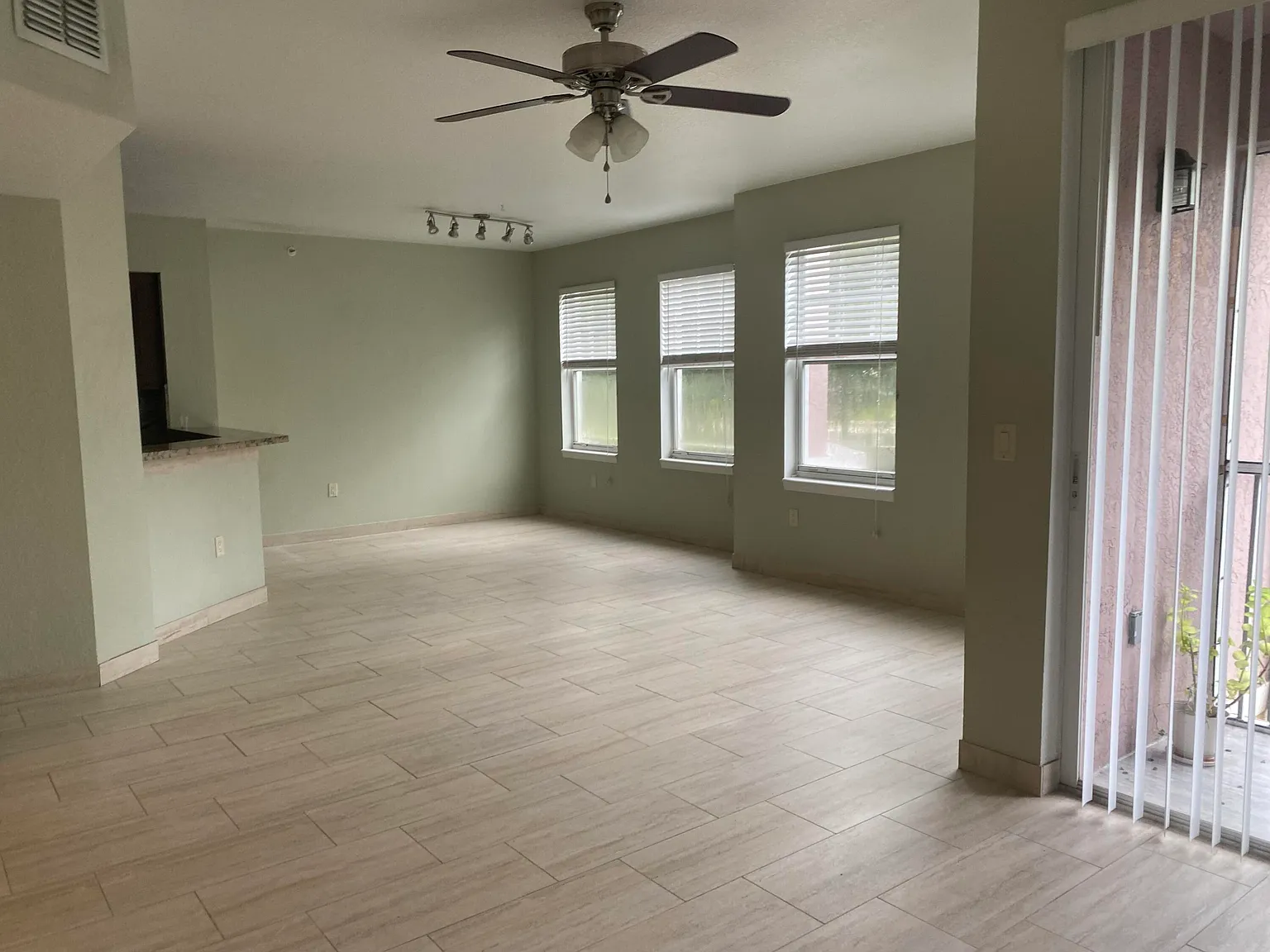 3 bed, 2.5 bath, 1450 sqft, $2,675 — Photo 3