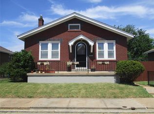 4947 Sunshine Dr, Saint Louis, MO 63109