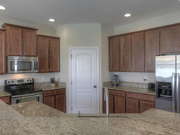 3rd image of 1215 Rushgrove Cir