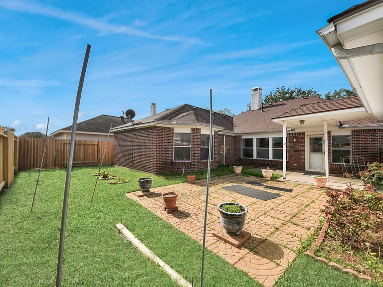 9818 Glassford Dr — Photo 6