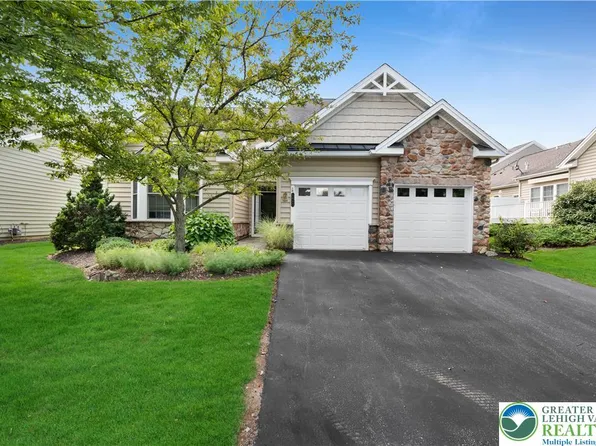 6467 Senate Dr, Bethlehem, PA 18017