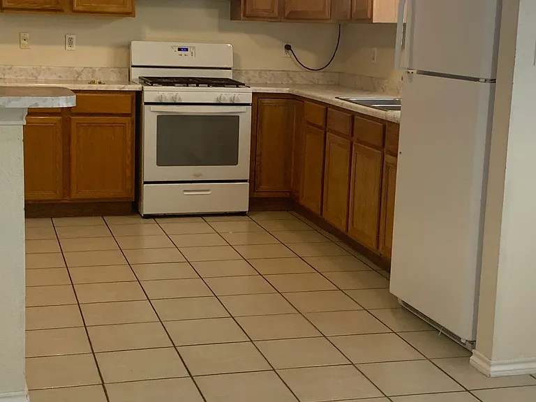 3431 Reforma Dr — Photo 4