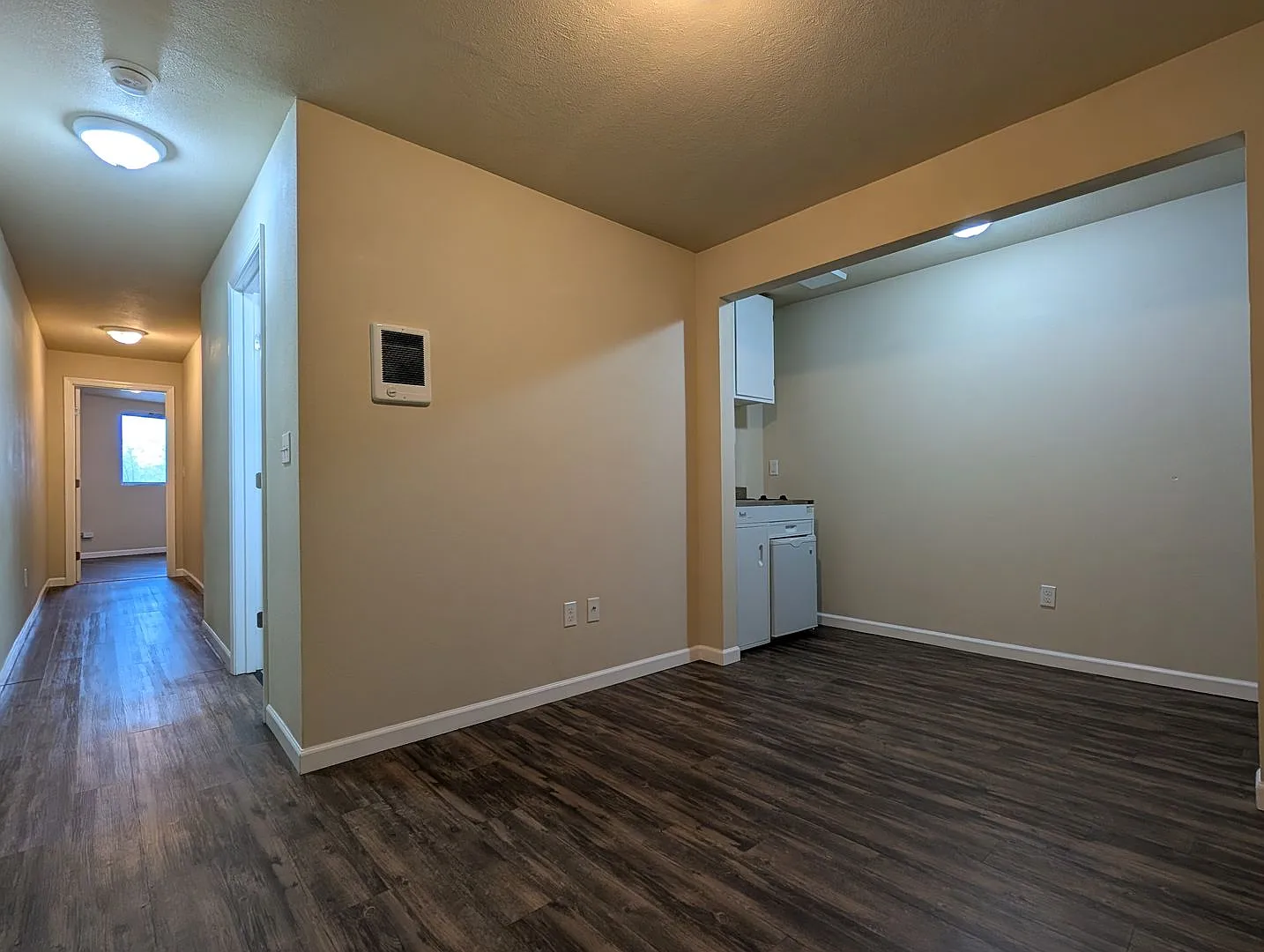 Great 1-bedroom, 1-Bath Apartment In Springfield With On-site Laundry! — Photo 1