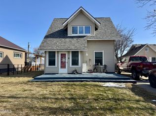 706 2nd Ave E, Williston, ND 58801