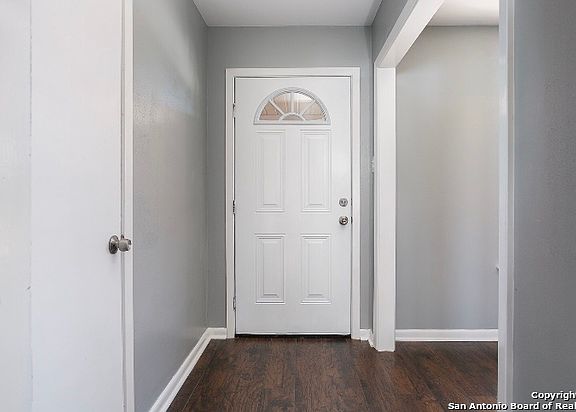 5th image of 5019 Stoneleigh Dr