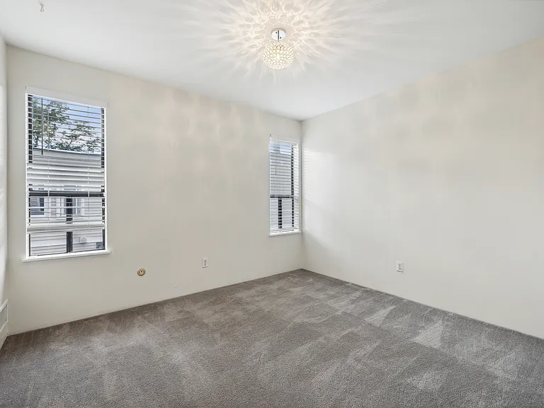 1050 S Monaco Pkwy #84 — Photo 16