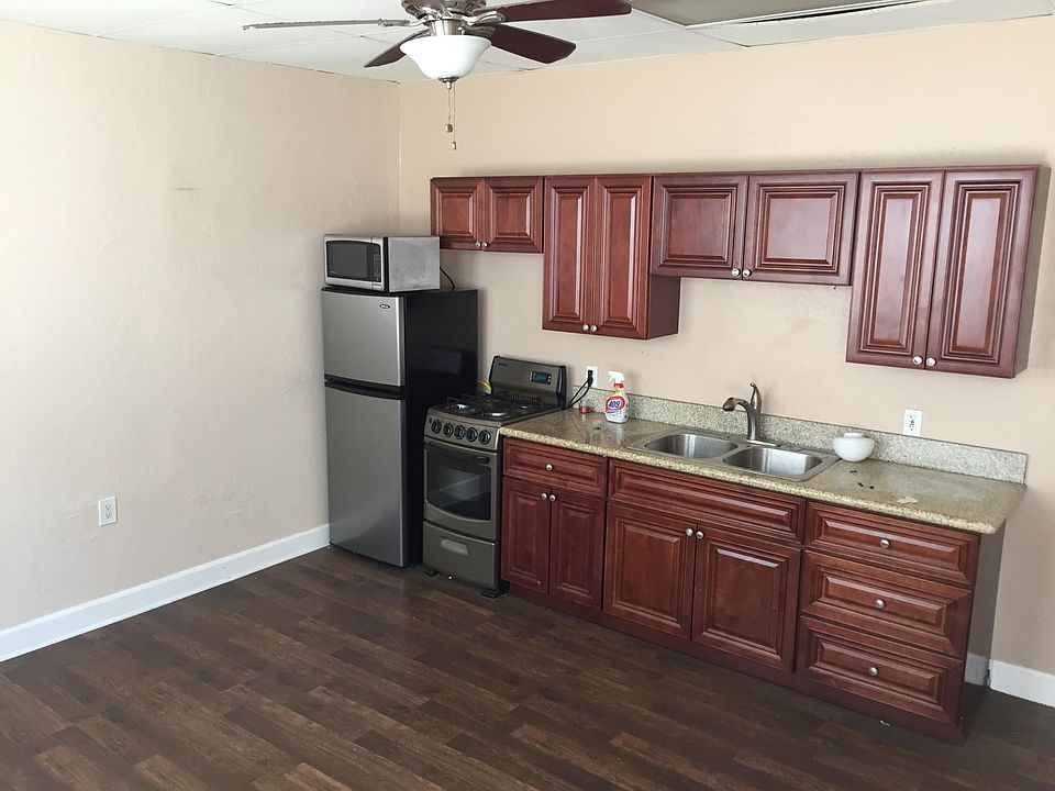 2nd image of 2886 Mission Blvd #E