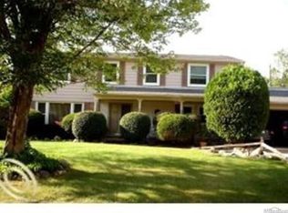 29125 Ramblewood Dr, Farmington Hills, MI 48334