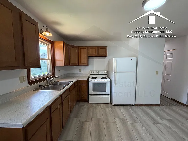 824 Bluff St — Photo 12